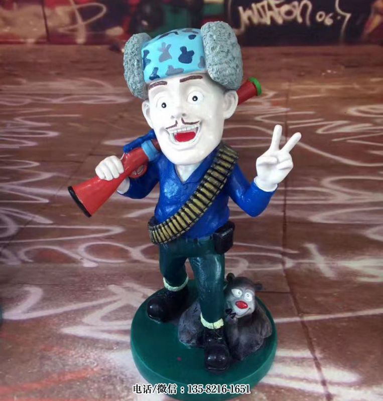 扛槍的光頭強雕塑 扛槍的光頭強雕塑