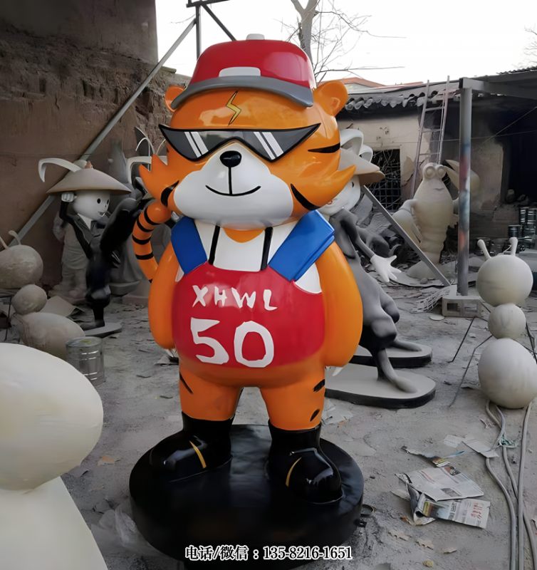 戴墨鏡的卡通老虎雕塑 戴墨鏡的卡通老虎雕塑