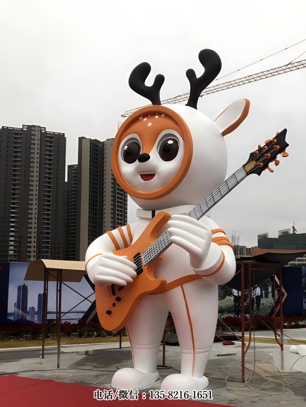 彈吉他的大型卡通梅花鹿IP雕塑 彈吉他的大型卡通梅花鹿IP雕塑