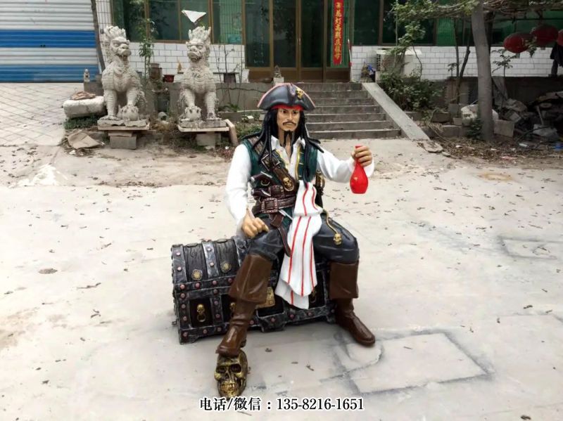 坐箱子上的海盜雕塑 坐箱子上的海盜雕塑