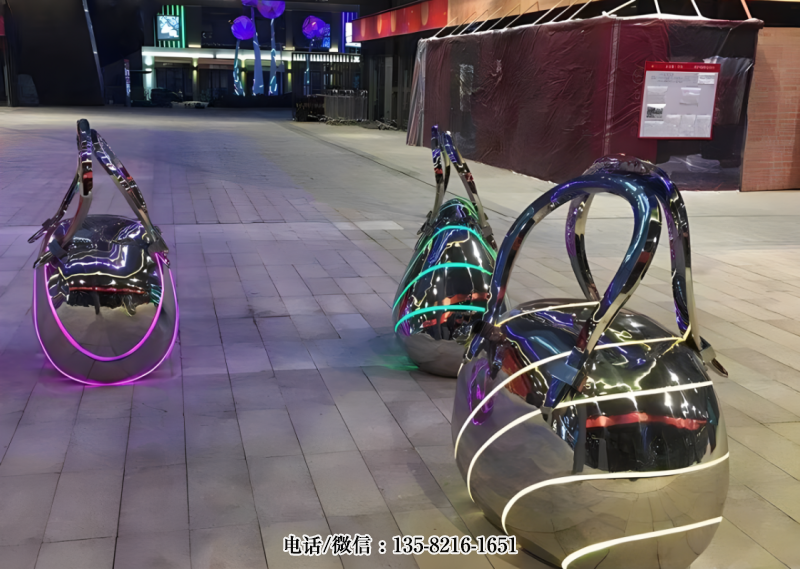 玻璃鋼商場(chǎng)美陳包包景觀美陳雕塑